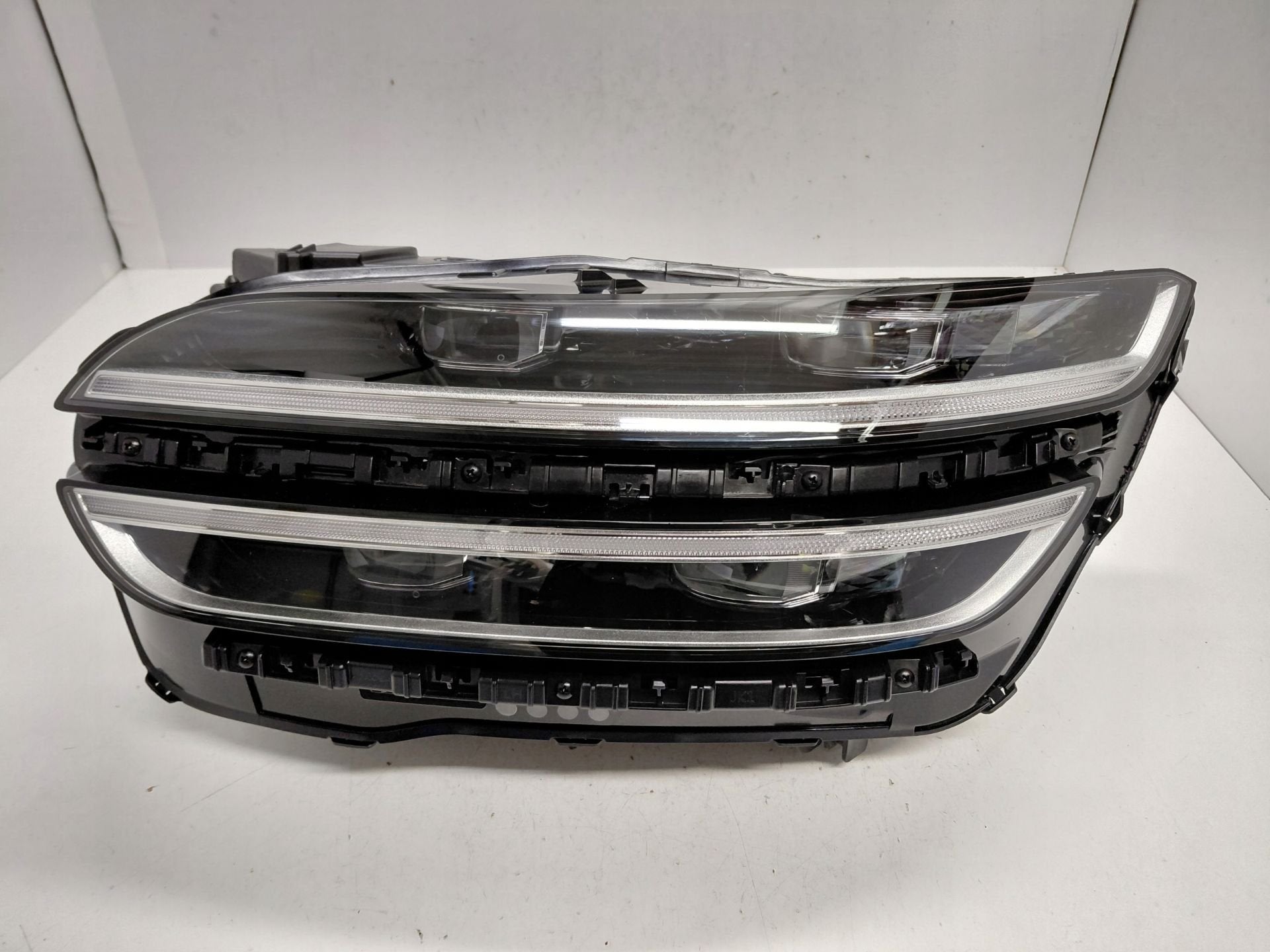 Genesis GV70 Koplamp Links HE01, Genesis Motor, LLC, Gebruikt, Info@genesis.com, Heolleung-ro 12
06797  Seoul
