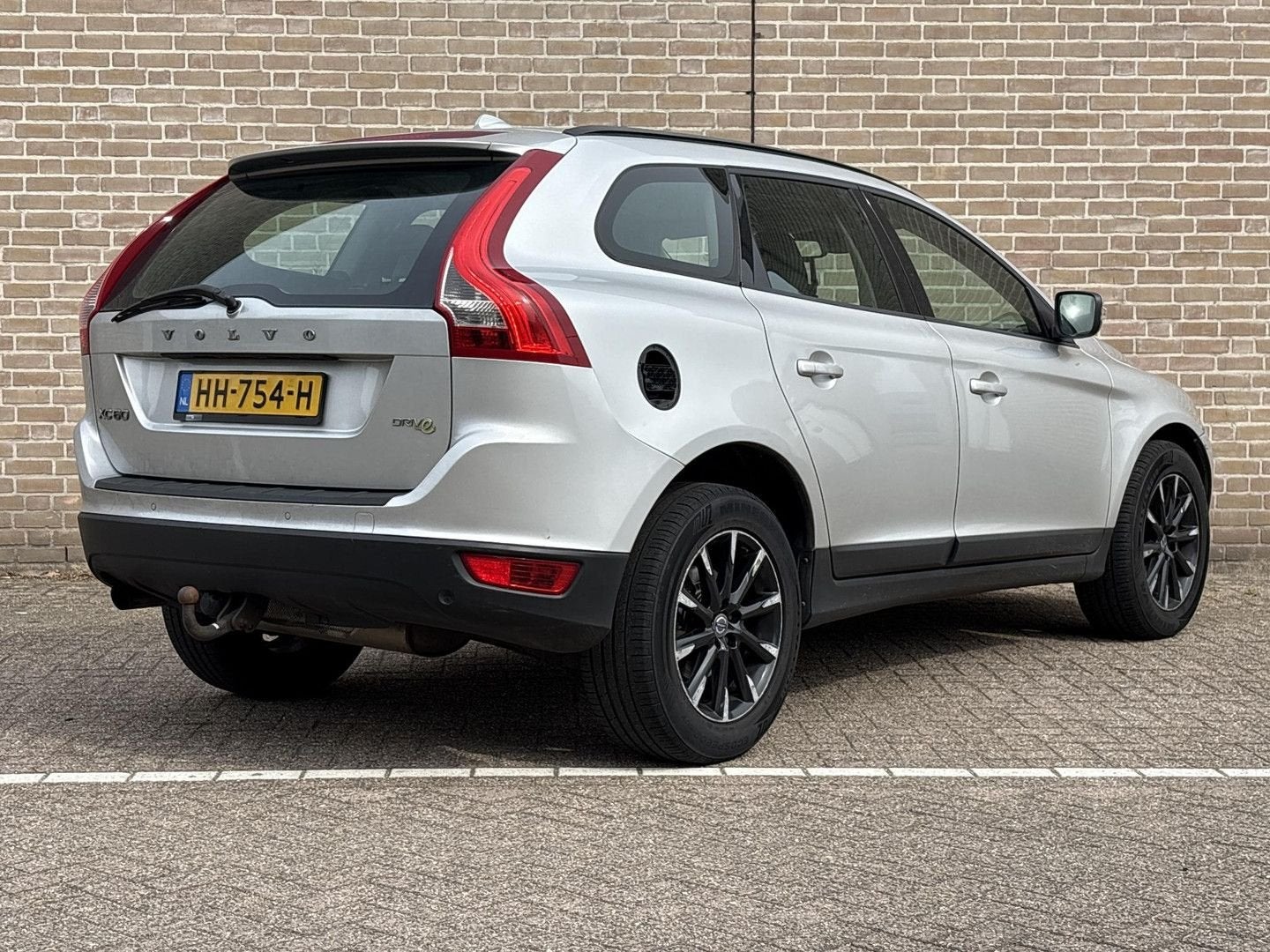 Volvo XC60 2.0 D3 Momentum | Climate | Cruise | Navi | PDC |, Autos, Argent ou Gris, Achat, Entreprise, 149 g/km