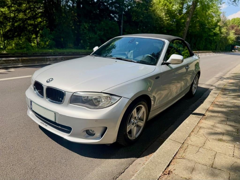 2012 BMW 120i Cabrio facelift NAvi  Gekeurd voor verkoop!, Auto's, BMW, Zwart, 4 cilinders, Cabriolet, Leder