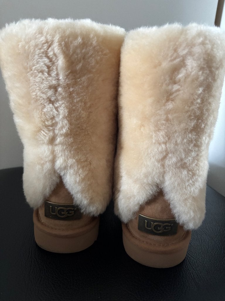 UGG patten chestnut boots 38 als nieuw, Lage of Enkellaarzen, Zo goed als nieuw, Ophalen, ANDERE