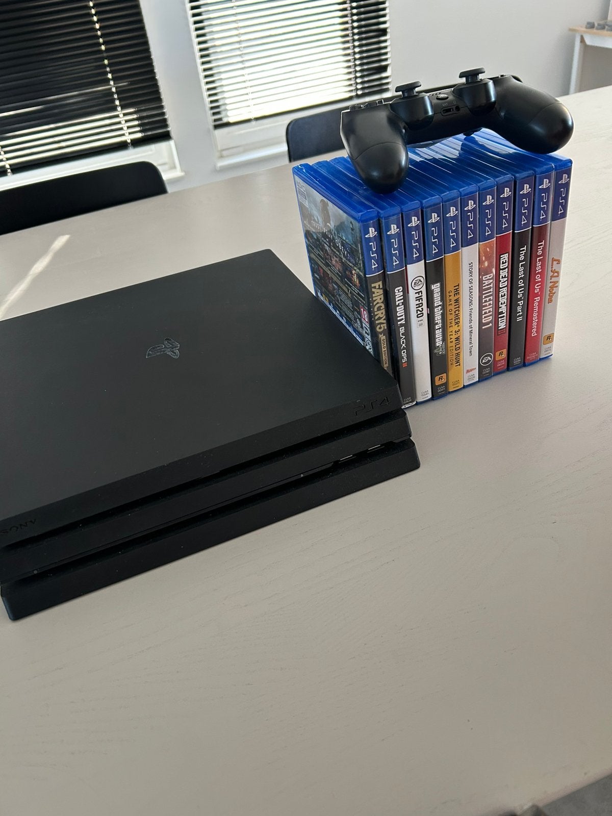 Playstation 4 pro 1T, 11 jeux, Consoles de jeu & Jeux vidéo, Enlèvement, Comme neuf, Pro
