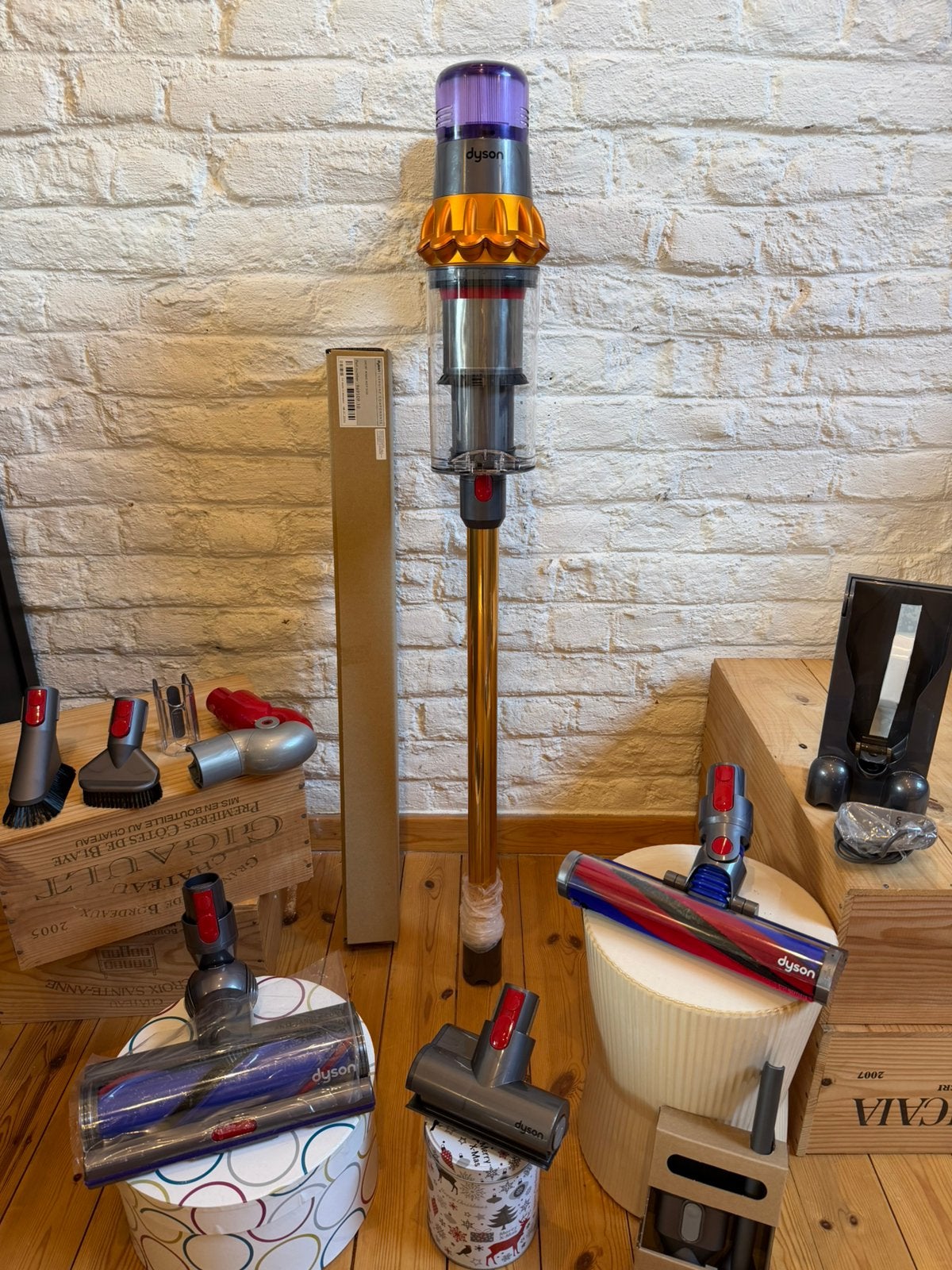 Dyson V15 parfait état comme neuf et complet en accessoires, Ophalen of Verzenden, Zo goed als nieuw, Dyson, Geschikt voor tapijt