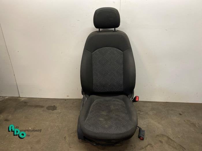 Stoel rechts van een Opel Corsa (Corsa E 15-), Gebruikt, -, -, Opel
