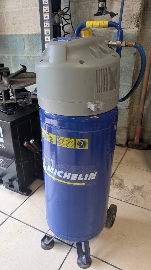 Compresseur Michelin vertical, Bricolage & Construction, Enlèvement