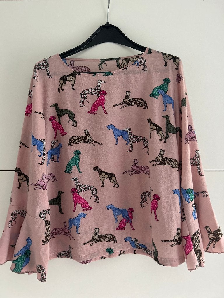 Roze blouse met honden, Kleding | Dames, Blouses en Tunieken, Ophalen of Verzenden, Zo goed als nieuw, Maat 42/44 (L), Roze