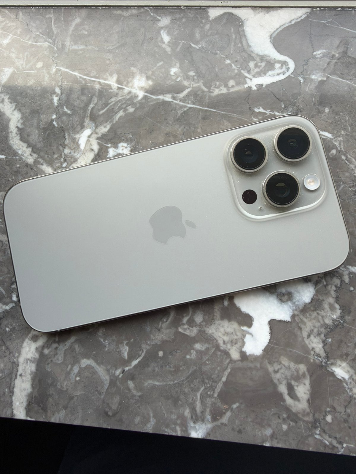 Iphone 16 PRO - zilver - 128GB -nieuwstaat!, Télécoms, IPhone 16 Pro, 128 GB, Enlèvement, 90 %