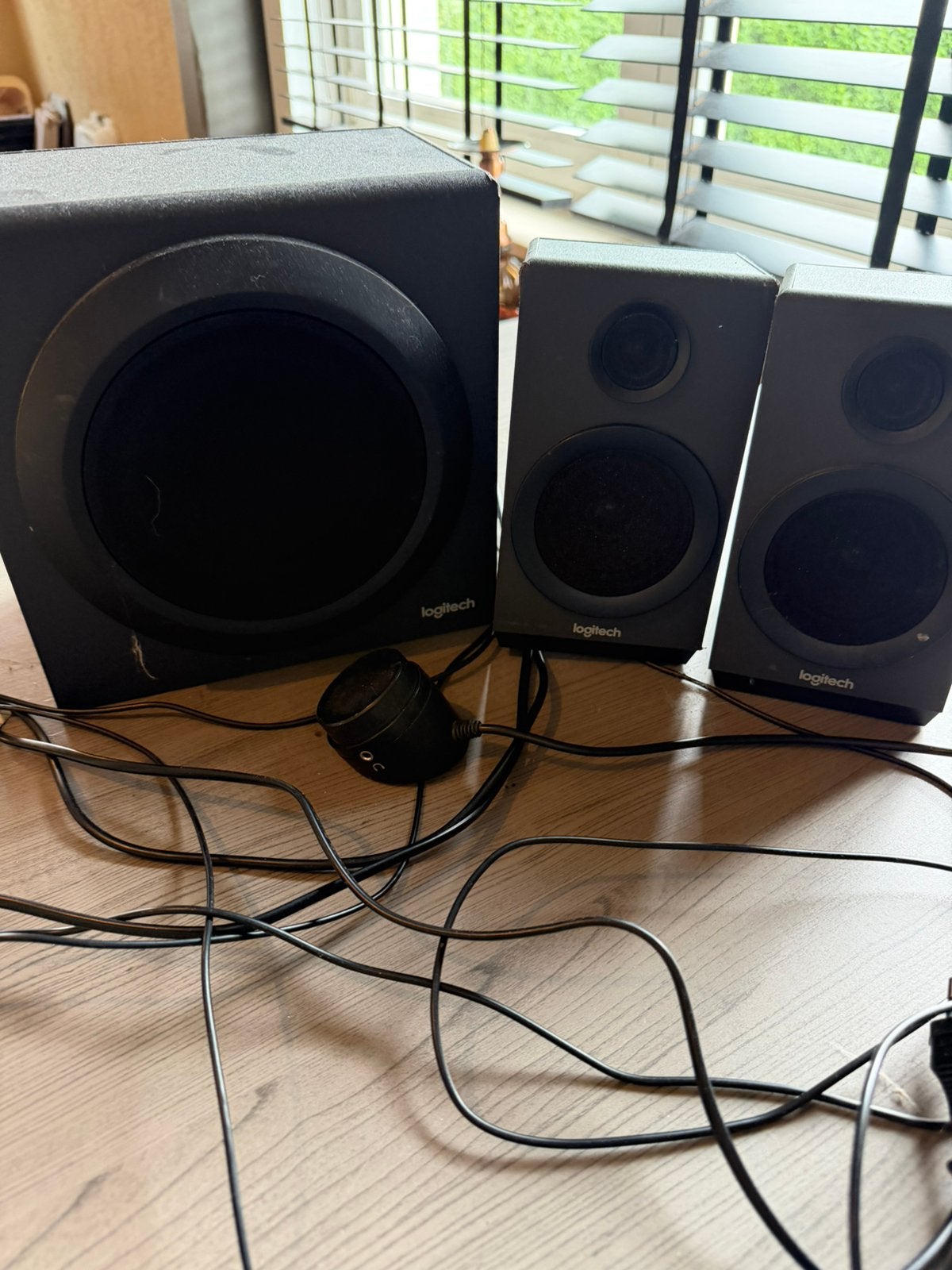 Speakerser pc met subwoofer / vandaag afhalen !!, Computers en Software, Pc speakers, Ophalen, Zo goed als nieuw