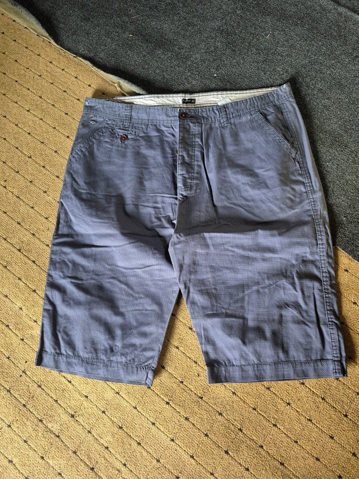 Short homme, Gris