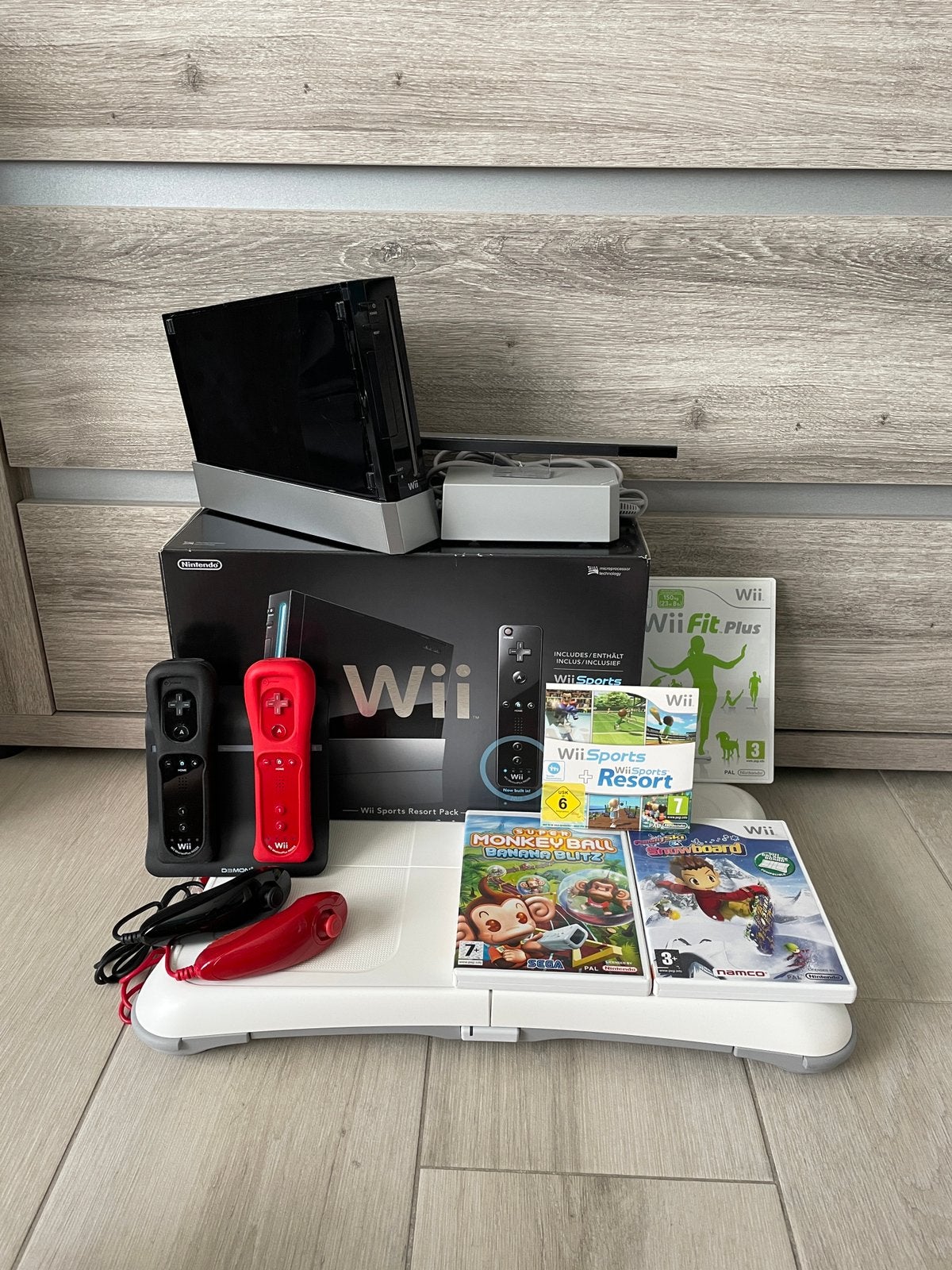 Nintendo Wii Compleet, 2 Remotes, 2 Nunchuks, Board, 4 Games, Consoles de jeu & Jeux vidéo, Consoles de jeu | Nintendo Wii, Comme neuf