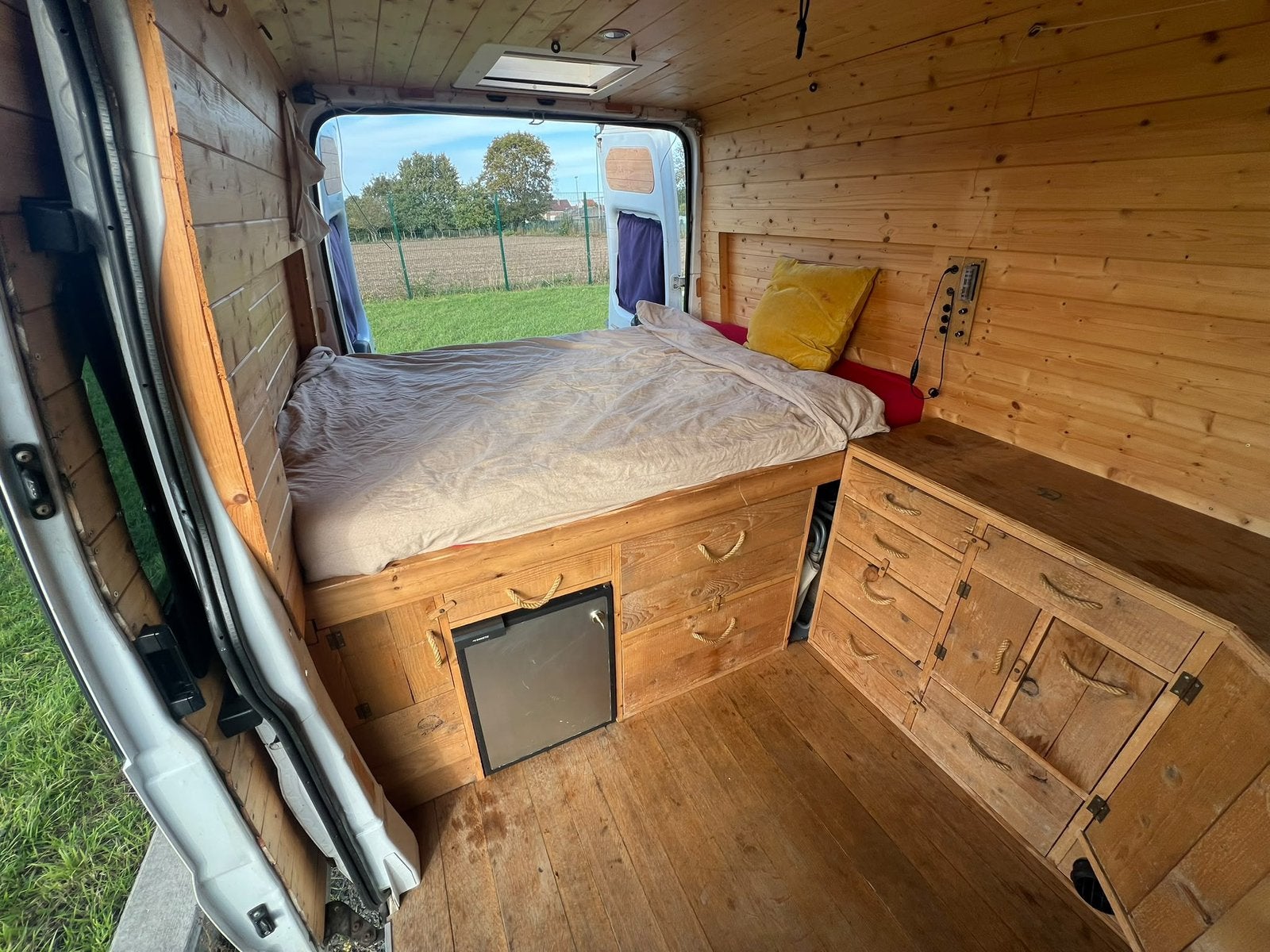 Ford Transit - omgebouwde camper- lichte vracht, Caravans en Kamperen, Buscamper of Camperbus, Ford, Tot en met 2, Koelkast