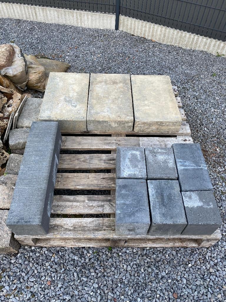 Blocs béton anthracite + bordures epaisses <, Jardin & Terrasse, Enlèvement, Utilisé, Béton
