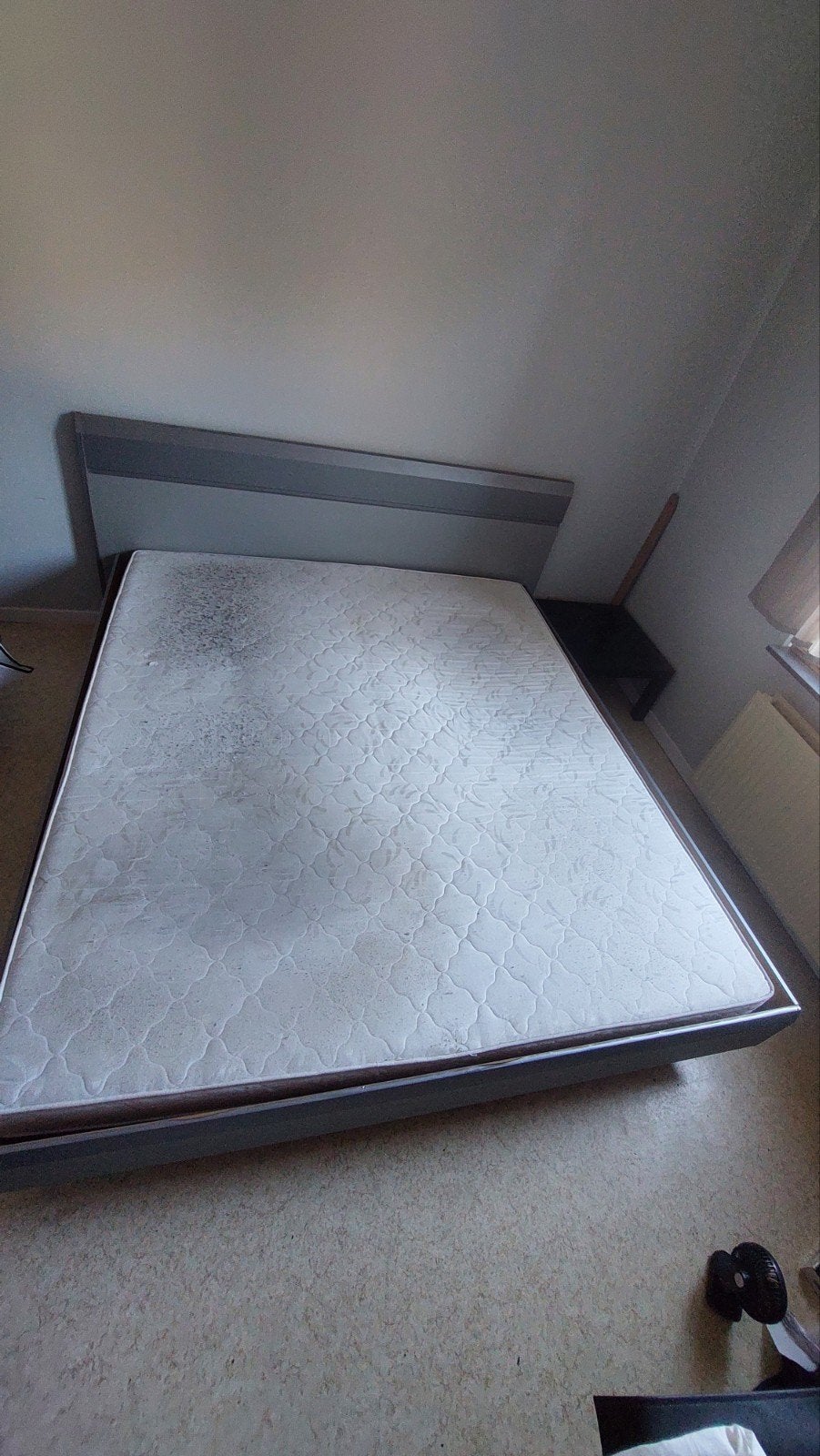 Lit 180 200 avec matelas et table, Beige, Enlèvement, Utilisé, Bois