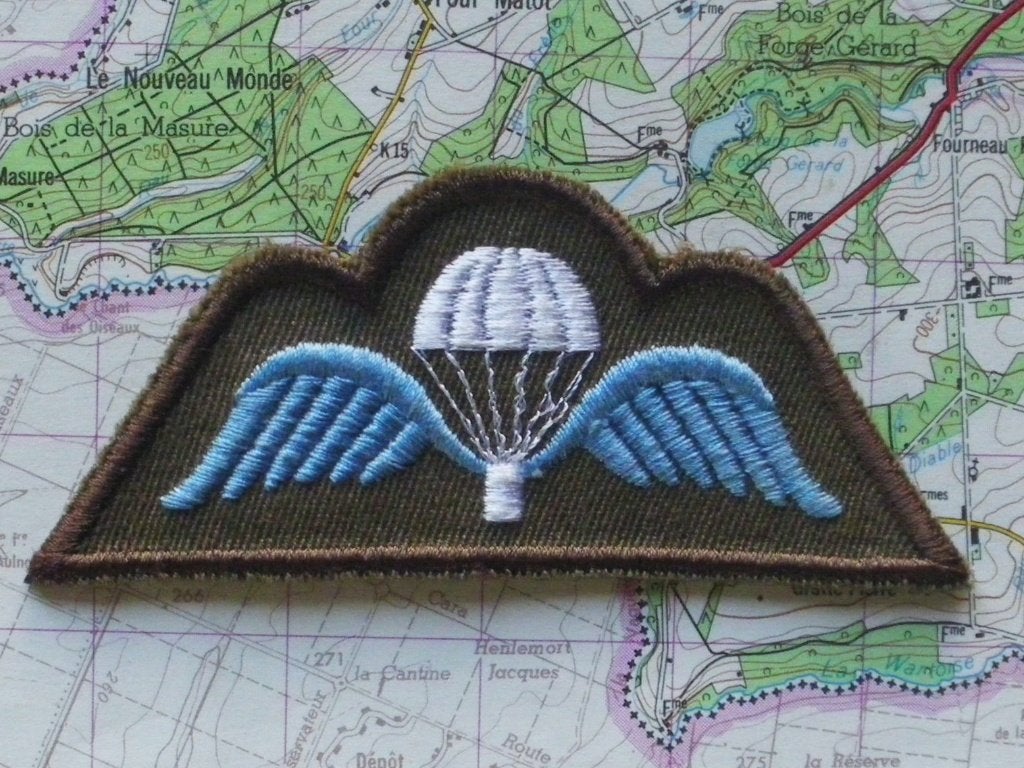 Ailes brevet de parachutiste belge 1971 insigne jamais monté, Envoi, Armée de terre, Emblème ou Badge