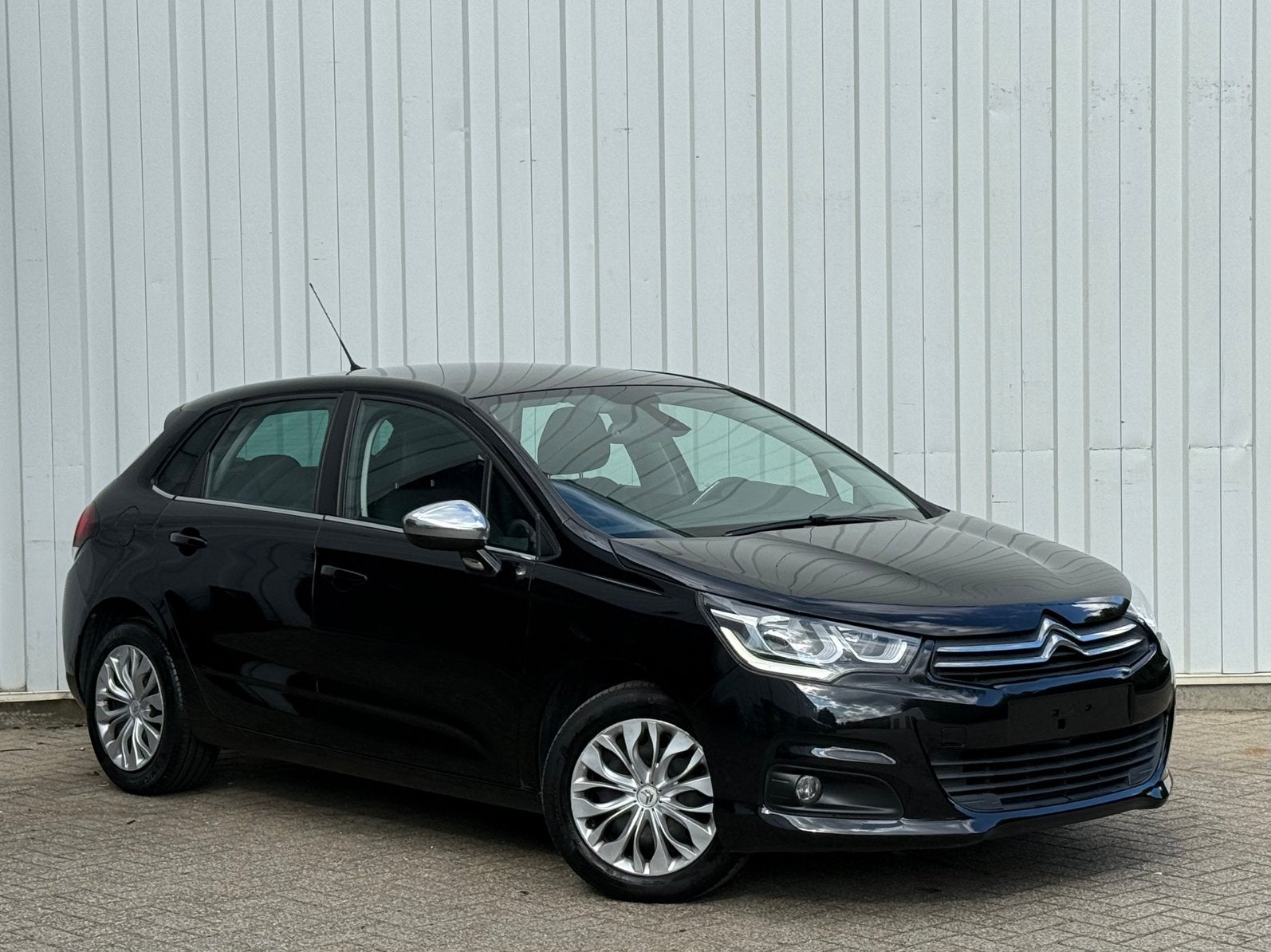 - Citroën C4 - 1.2 Essence - 89000km - 07/2016 - Navi - 81KW, Achat, Euro 6, Entreprise, Boîte manuelle
