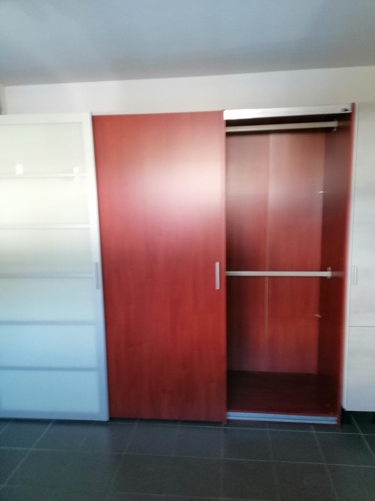 Gratis grote slaapkamer kast 2m50 0p 60 diep, Ophalen