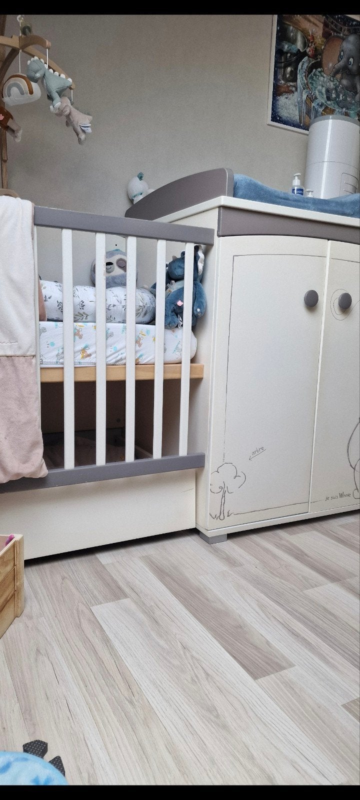 Lit évolutif avec table a langer Winnie l'ourson, Enfants & Bébés, Chambre d'enfant | Chambres d'enfant complètes, Enlèvement