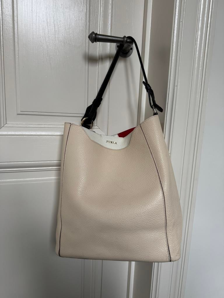 Schoudertas Furla, Handtassen en Accessoires, Tassen | Damestassen, Ophalen of Verzenden, Zo goed als nieuw, Beige, Handtas