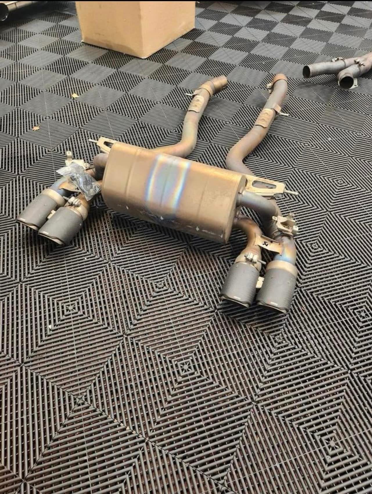 Akrapovic slip on uitlaat BMW M2 Competition, Ophalen, BMW