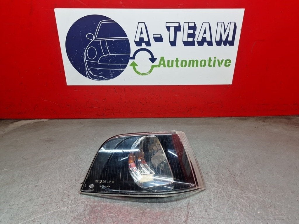 CLIGNOTANT DROIT Volvo V40 (VW) (01-1995/06-2004), Info@volvocars.com, Volvo Car Germany GmbH, Siegburger Straße 229
50679  Köln, DE