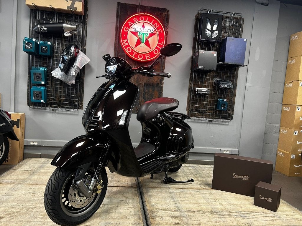Vespa 946 Cheval, Motos, Motos | Piaggio, Scooter, Entreprise, Permis Moto A1 minimum, Neuf