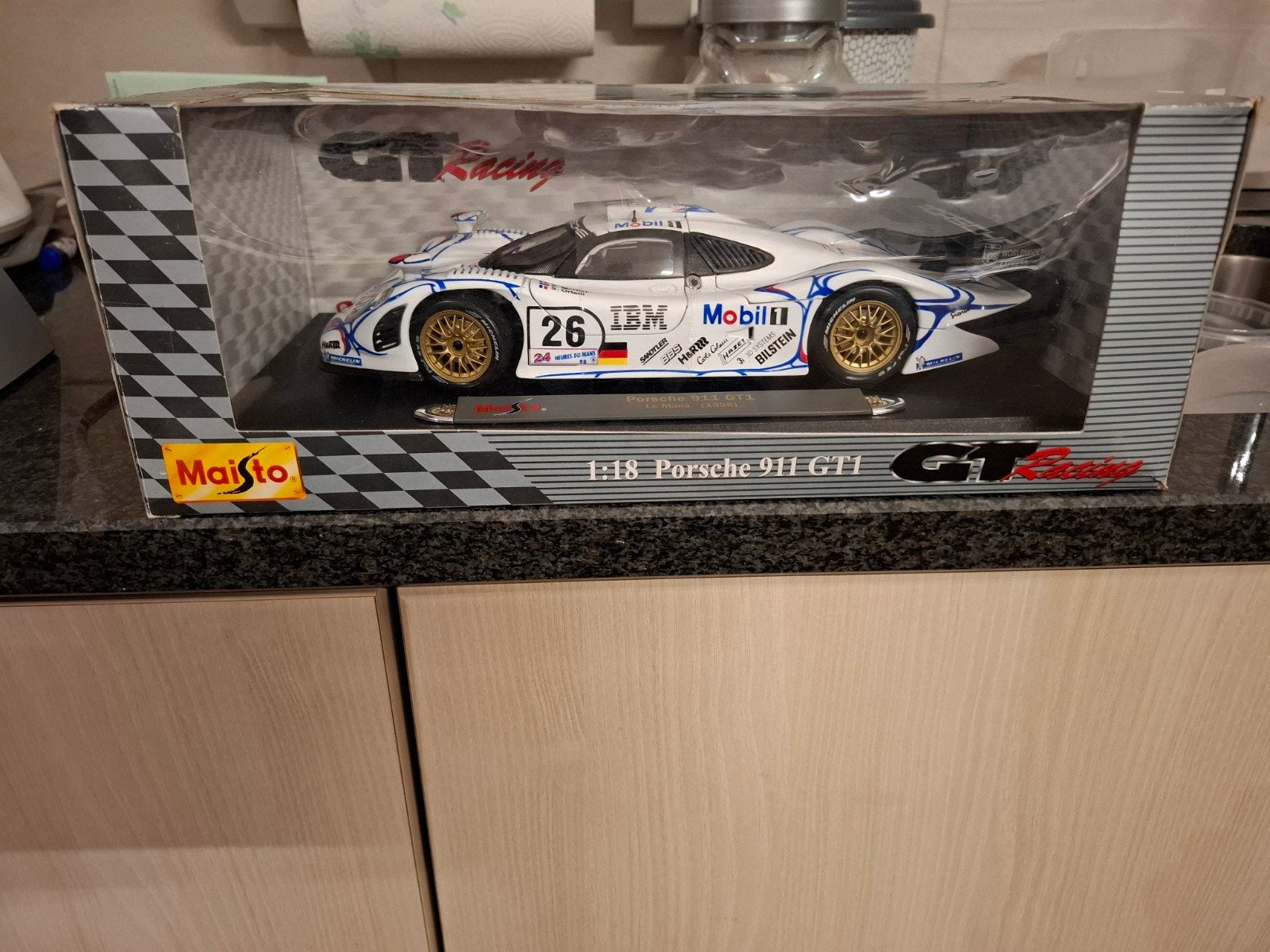 1/18 Maisto Porsche 911 GT1, Hobby en Vrije tijd, Ophalen of Verzenden, Zo goed als nieuw, Auto, Maisto