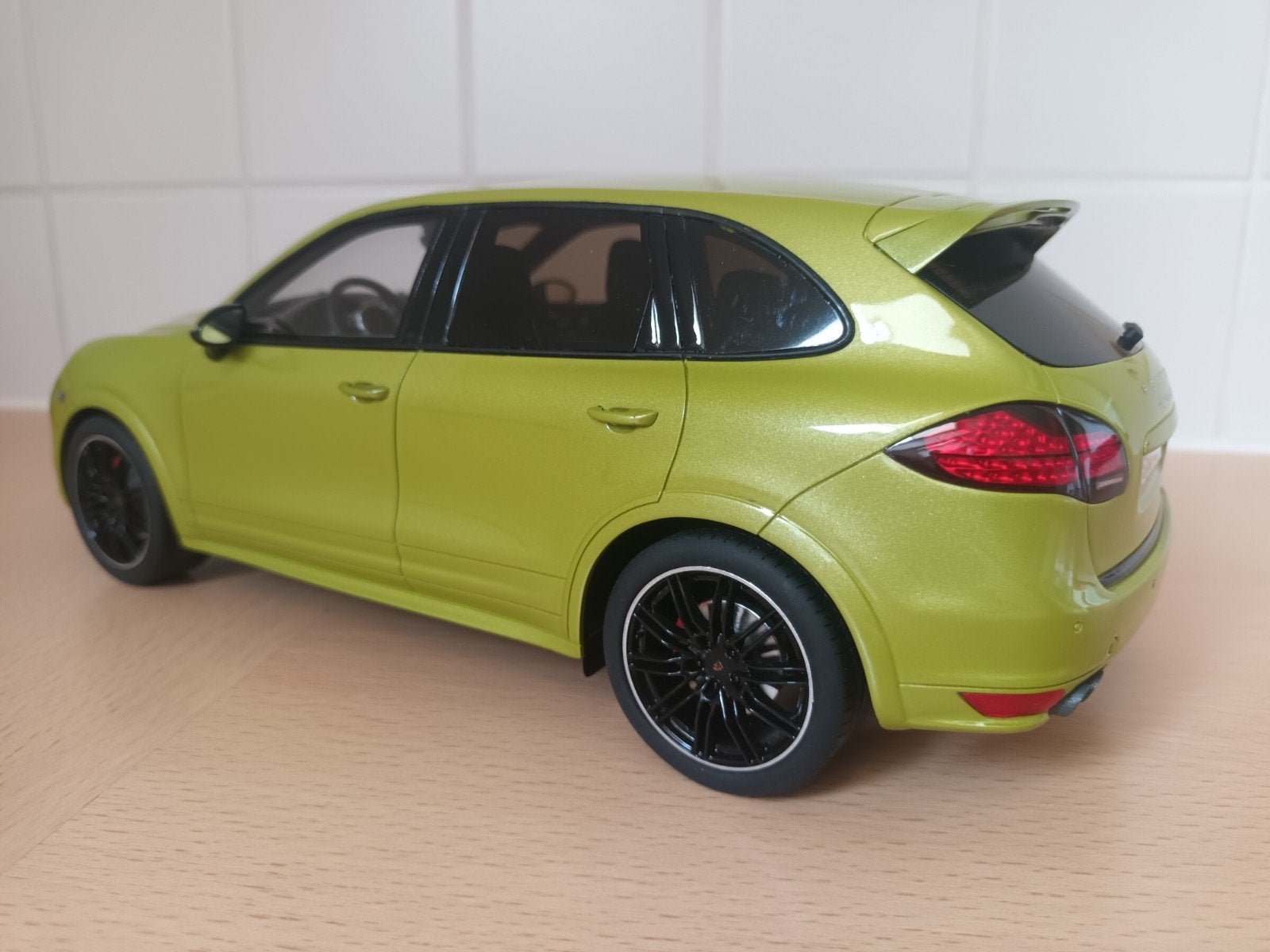 GT Spirit Porsche Cayenne GTS 1/18, Enlèvement ou Envoi, Comme neuf, Voiture, Autres marques
