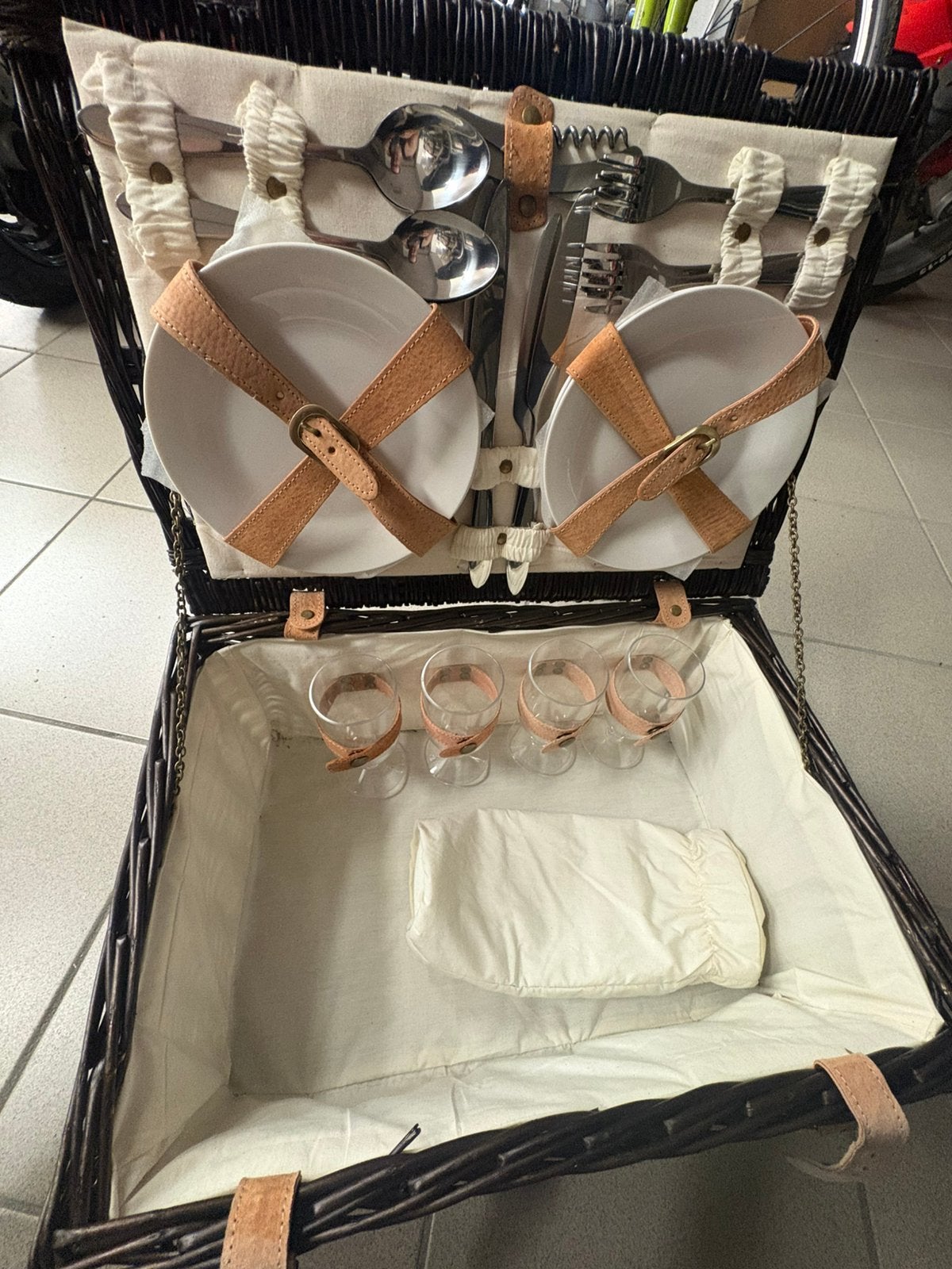 Picknick mand met inhoud, Ophalen, Nieuw