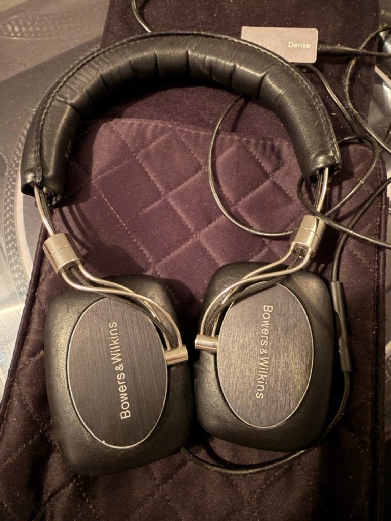 Casque Hi-Fi Bowers & Wilkins P5 + étui original, TV, Hi-fi & Vidéo, Enlèvement ou Envoi, Housse/étui de transport, Noir, Comme neuf