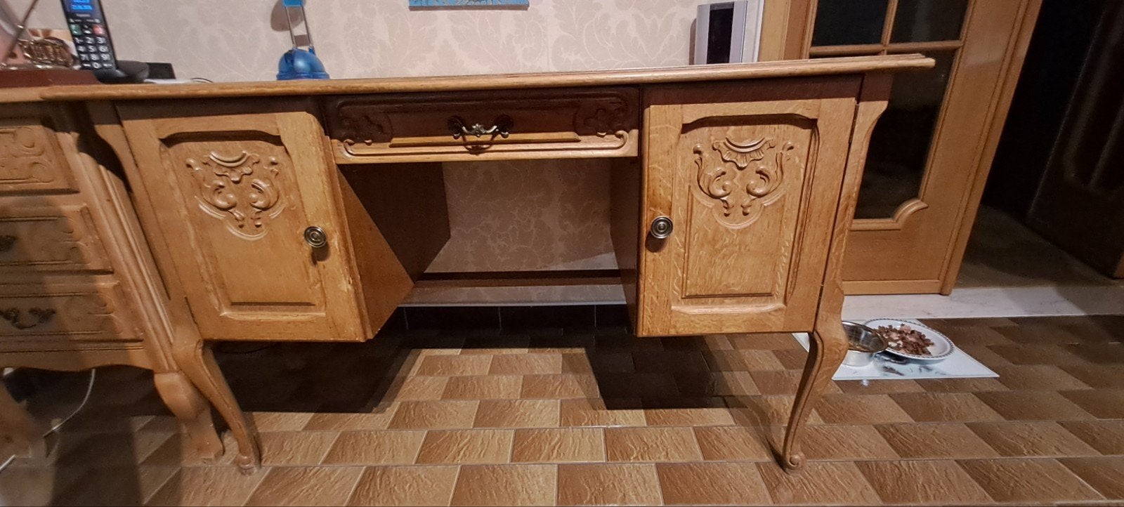 Secrétaire, bureau. Peu de signes d'usure, Enlèvement