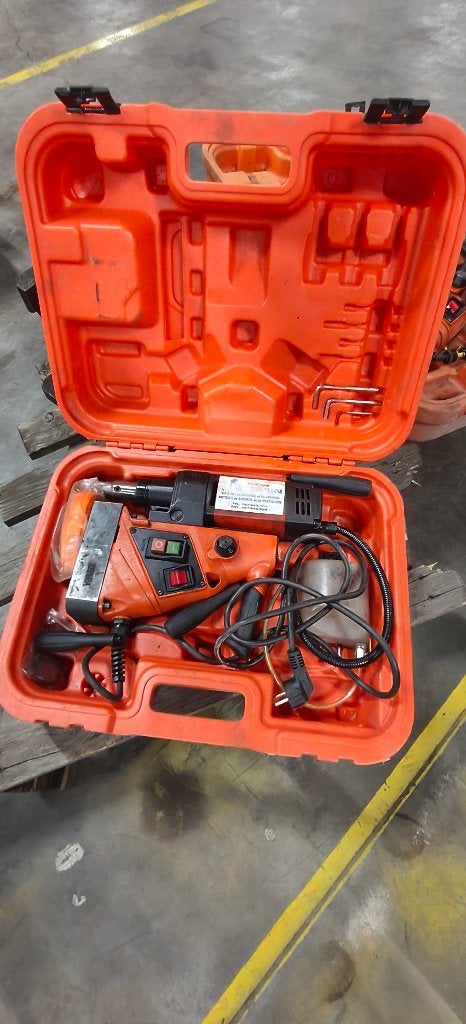 Perceuse magnétique automatique, Bricolage & Construction, Enlèvement ou Envoi, Utilisé, 600 watts ou plus, Perceuse