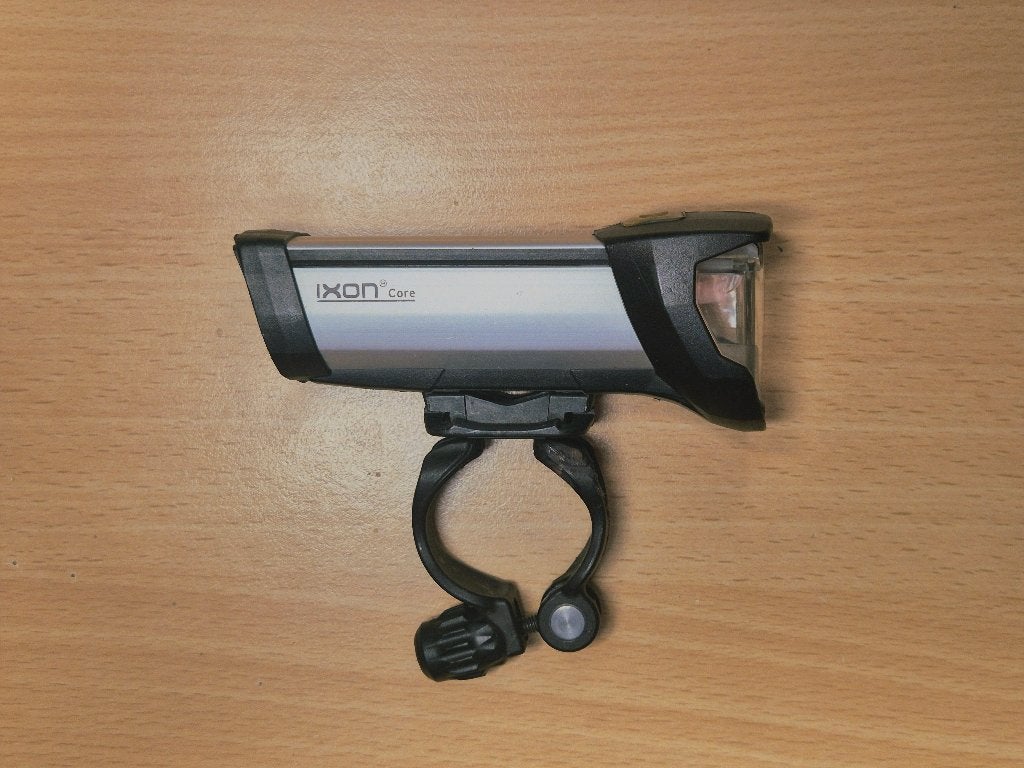Feu avant vélo LED Busch & Müller Ixon Core, Vélos & Vélomoteurs, Accessoires vélo | Éclairage de vélo, Phare avant, Utilisé, Batterie