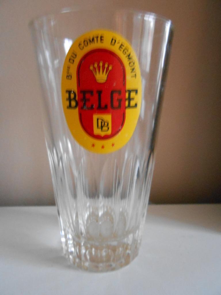 Bierglas brouwerij Du Comte d'Egmont uit Chievres, Enlèvement ou Envoi, Verre à bière