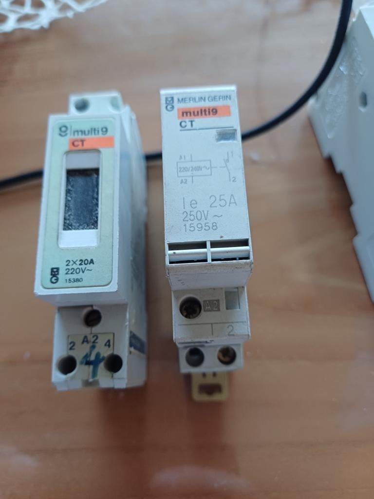 Elektriciteit 2stuks, Ophalen of Verzenden, Gebruikt