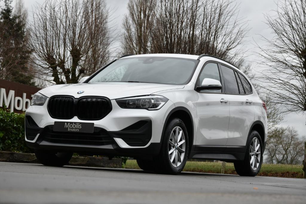 BMW X1 sDrive18i Automaat Camera/HeadUp/Full-Led/Trekhaak, Auto's, BMW, Wit, Bedrijf, 5 zetels, USB