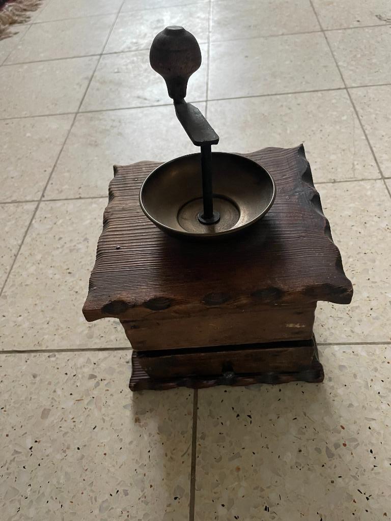 Moulin à café ancien, Enlèvement
