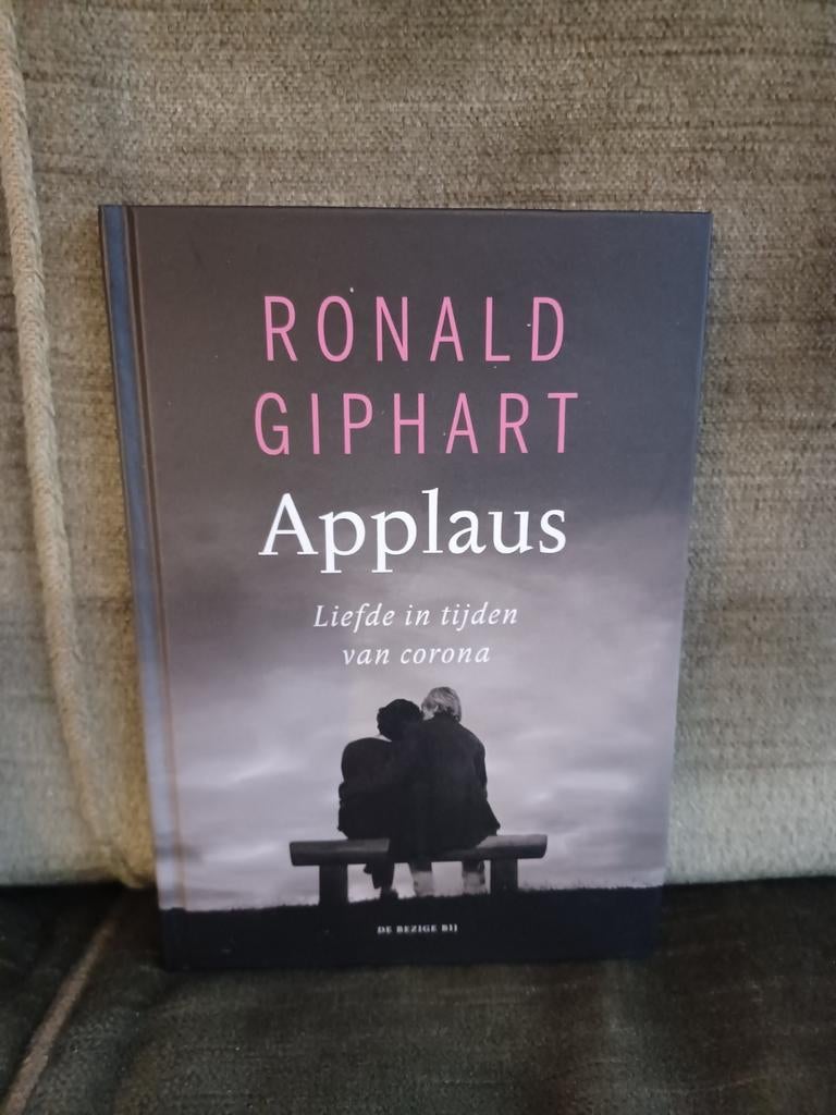 Applaus      (Ronald Giphart), Boeken, Literatuur, Zo goed als nieuw, Nederland, Ophalen of Verzenden
