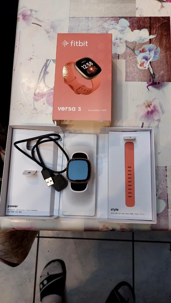 fitbit versa 3 or, Handtassen en Accessoires, Smartwatches, Ophalen of Verzenden, Zo goed als nieuw, Fitbit, Conditie