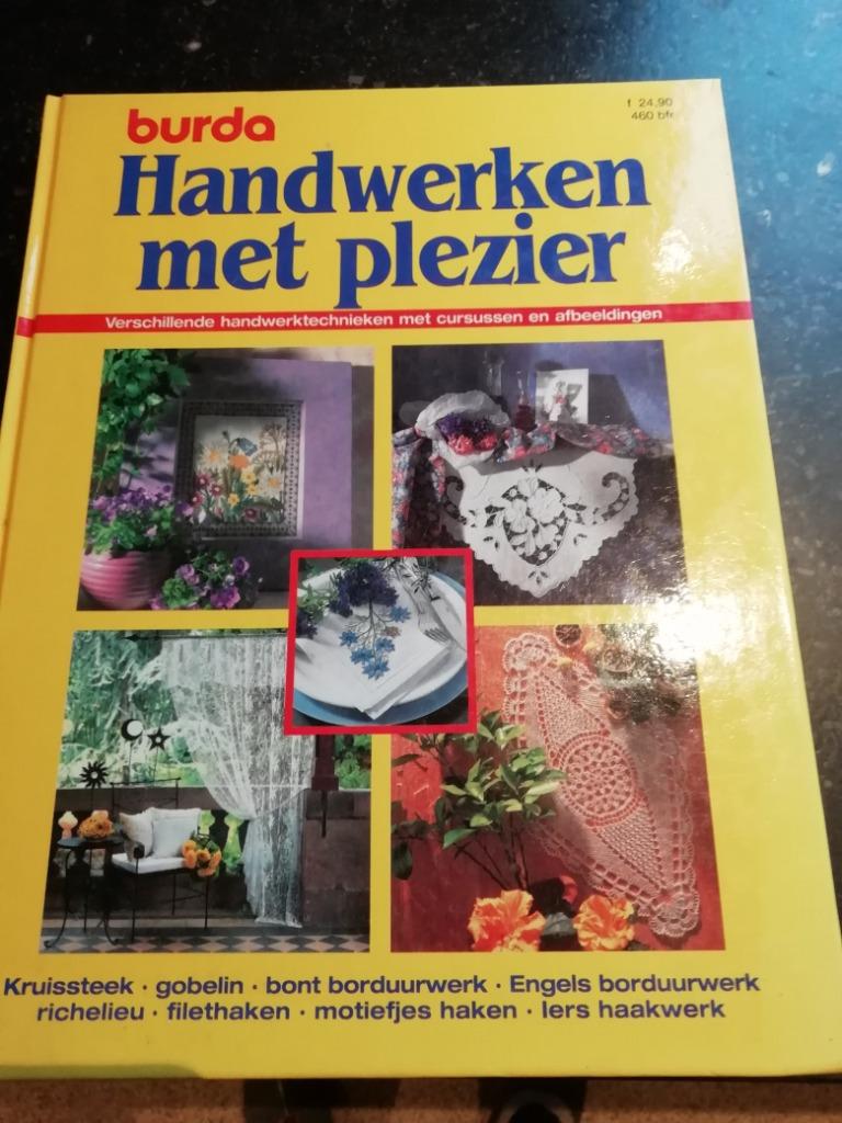 handwerkboek Burda, Hobby en Vrije tijd, Ophalen of Verzenden, Nieuw, Burda