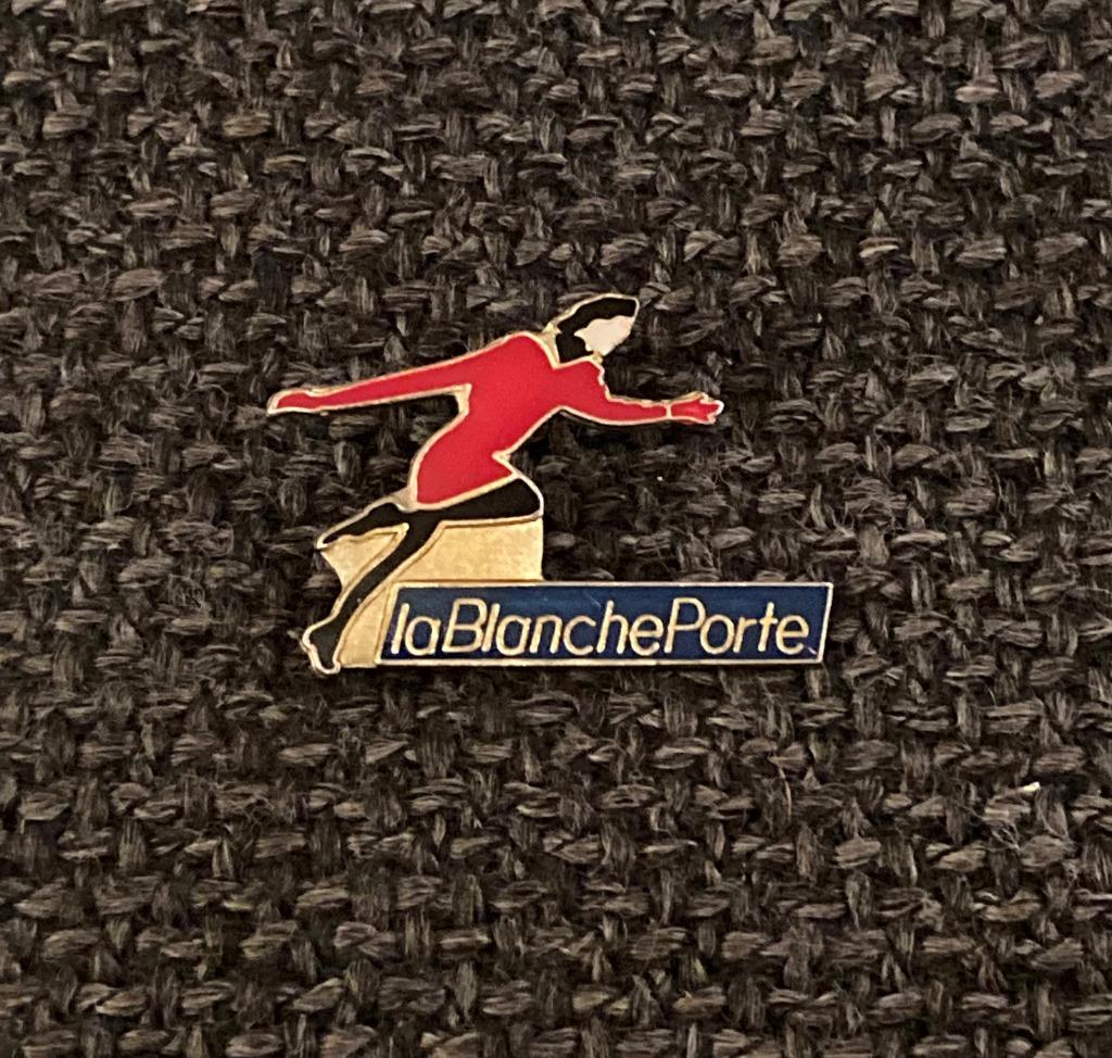 PIN - LA BLANCHE PORTE, Verzamelen, Verzenden, Gebruikt, Overige onderwerpen, Speldje of Pin