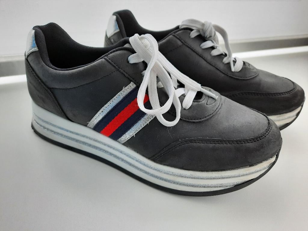 Blauwe mand, Ophalen of Verzenden, Zo goed als nieuw, Sneakers, Sans marque