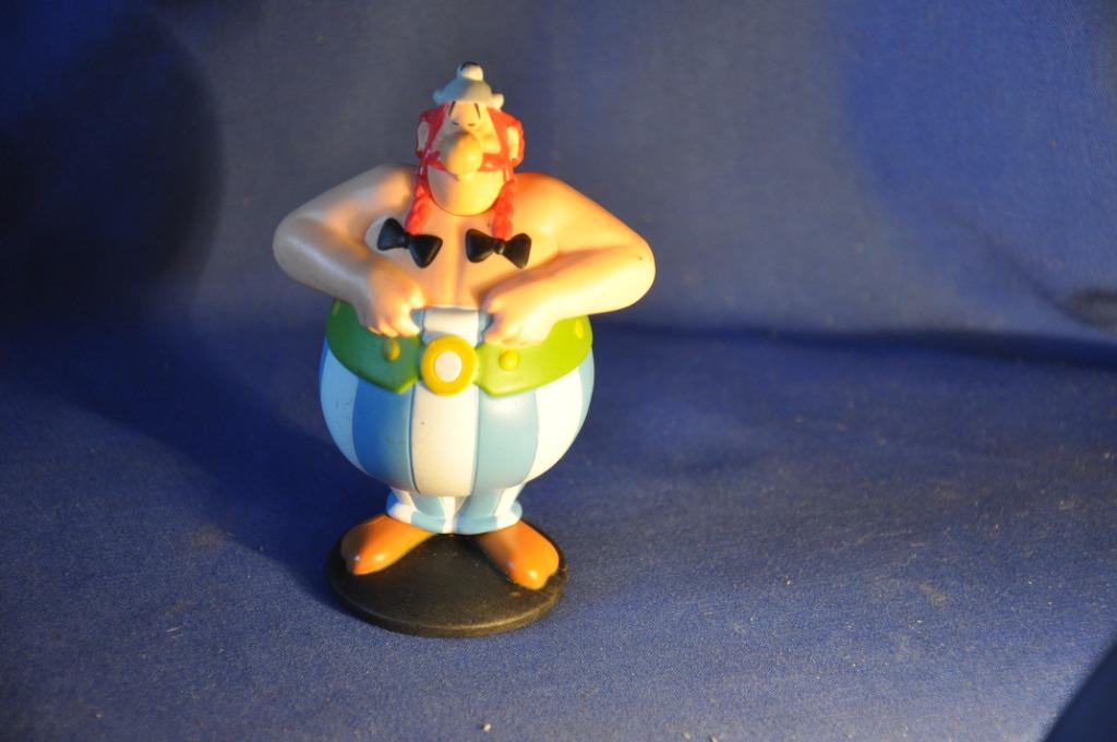 figurine obelix de la bd asterix (4), Collections, Personnages de BD, Comme neuf, Statue ou Figurine, Astérix et Obélix, Enlèvement ou Envoi
