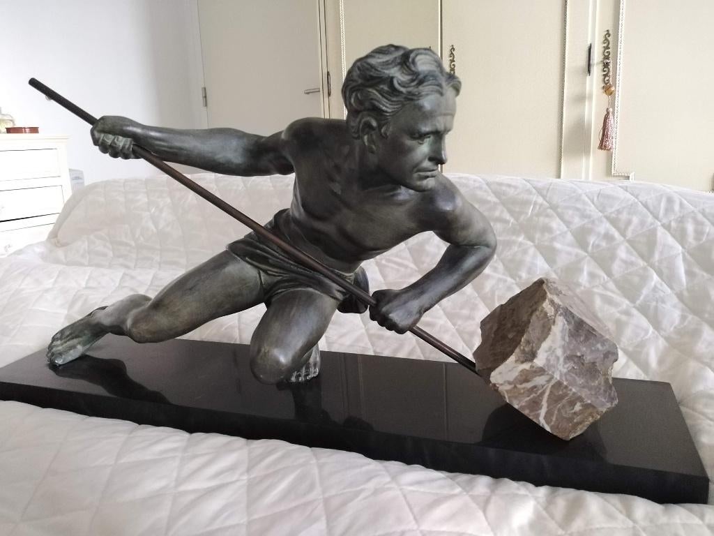 Sculpture art déco l'effort, Enlèvement