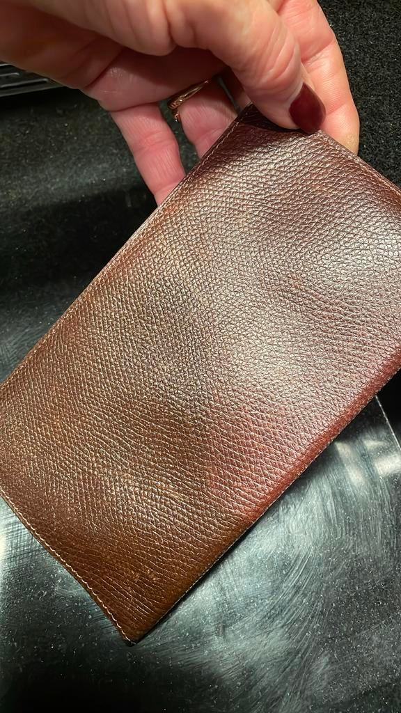 Hoesje DELVAUX IN DONKERBRUIN LEDER, Ophalen, Gebruikt
