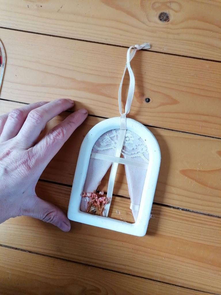 Gipsen wanddecoratie met gedroogde bloemetjes, Huis en Inrichting, Ophalen