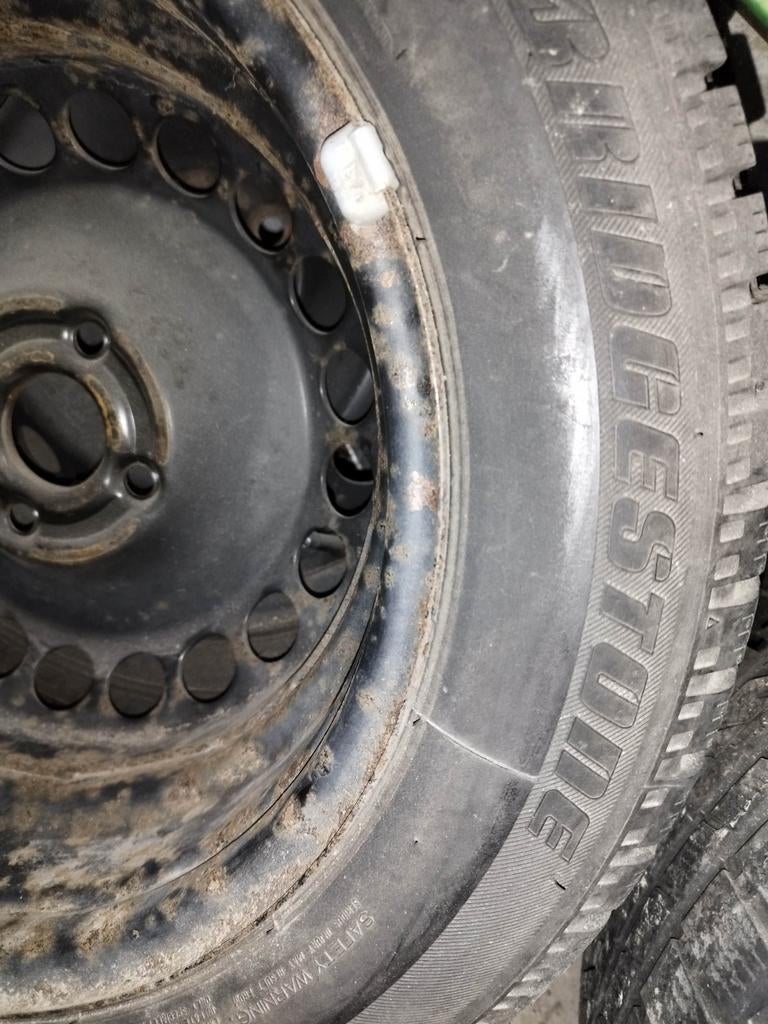 4 roues hiver jantes + pneus contact bridgestone neige m+s, Ophalen, Gebruikt, 15 inch, Banden en Velgen