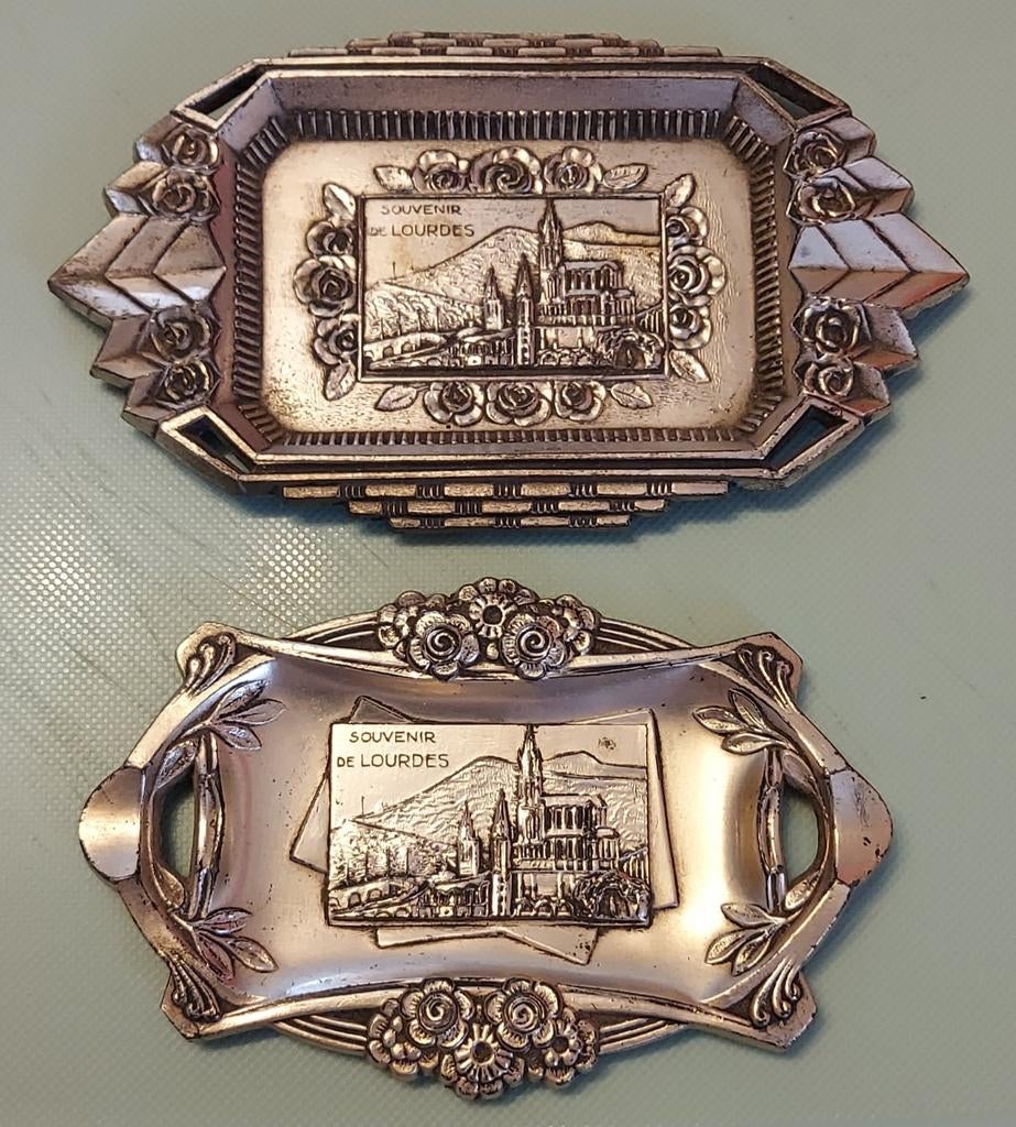 2 cendriers  souvenir de lourdes 12cm sur 7cm, Antiek en Kunst, Ophalen of Verzenden