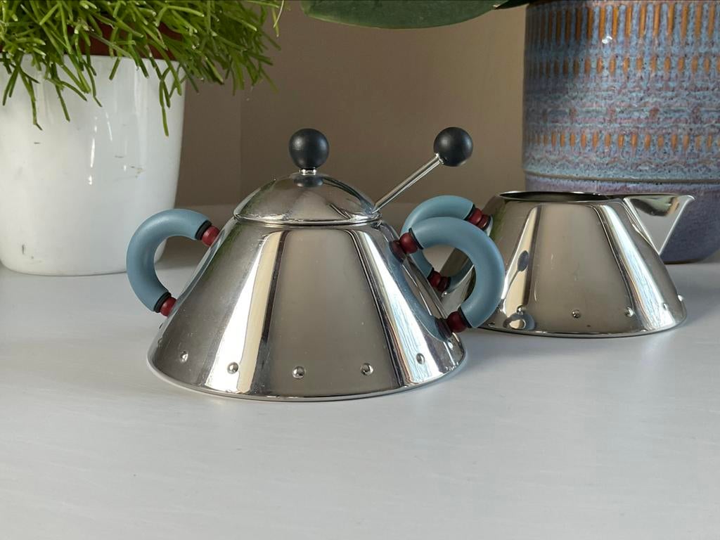 Alessi Memphis Style melk-en suikerpot met lepel, Enlèvement ou Envoi, Comme neuf