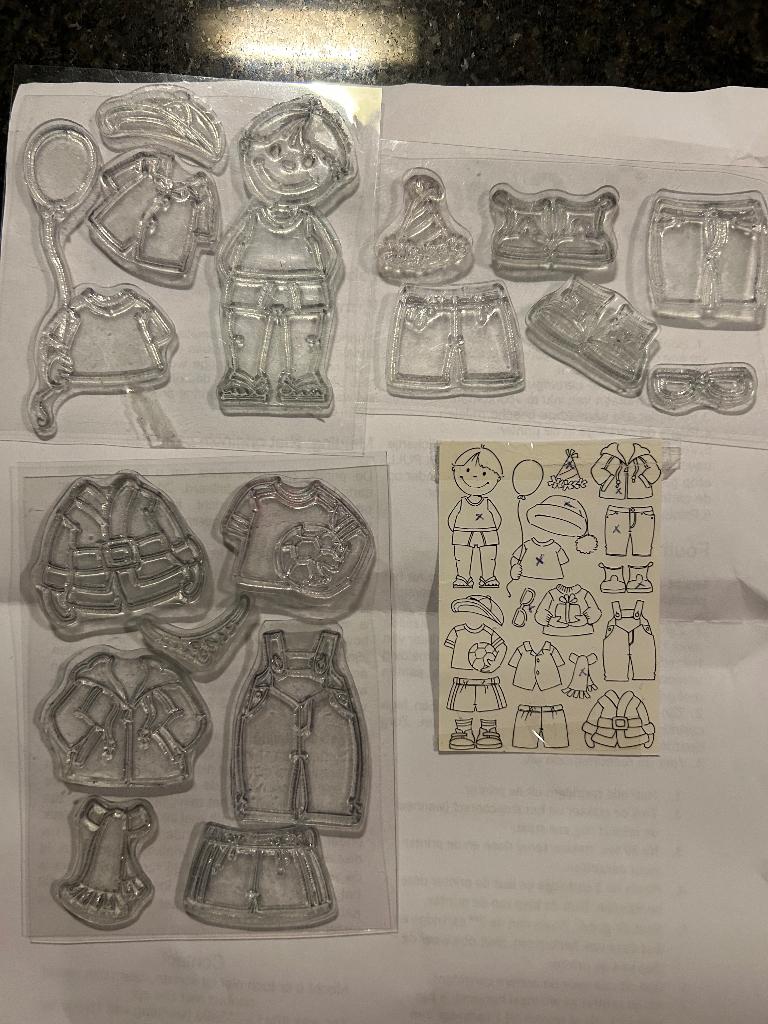 Jongen en meisje met outfits stempelen, Hobby en Vrije tijd, Stempelen, Ophalen of Verzenden, Gebruikt, Clearstamp