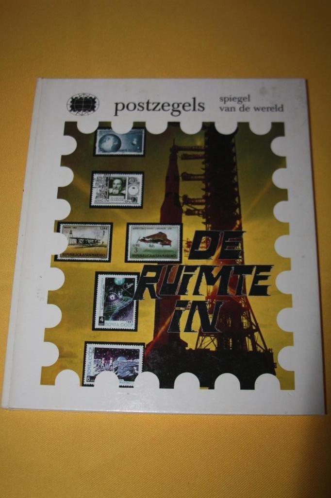 De ruimte in ( HC  boek postzegels van de wereld )1971, Enlèvement ou Envoi, Livre ou Revue