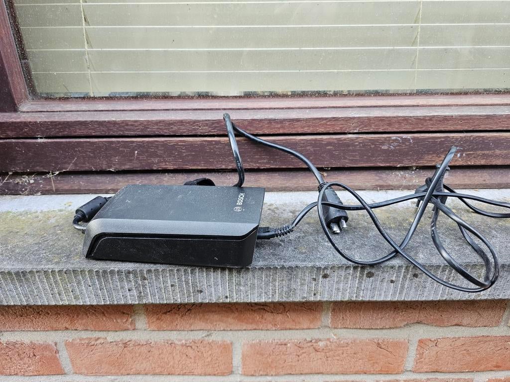 Bosch 36V 4A eBike Standard Charger (model 0 275 007 907)., Enlèvement ou Envoi, Comme neuf